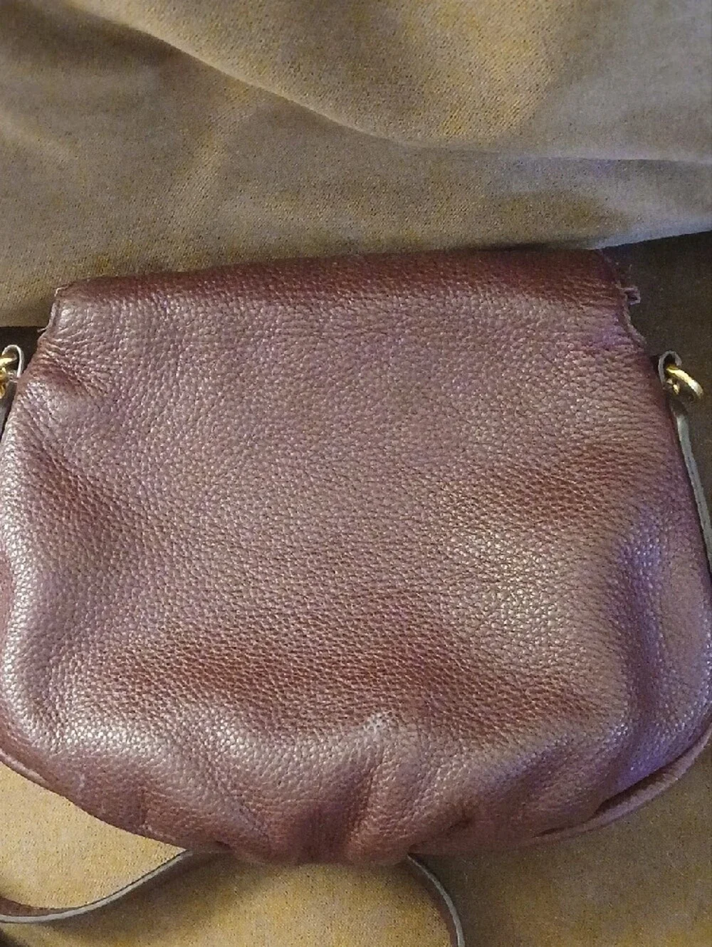 Marc Jacobswomens 's Wine Color  Pebbled Leather Messenger Bag with Gold Plate